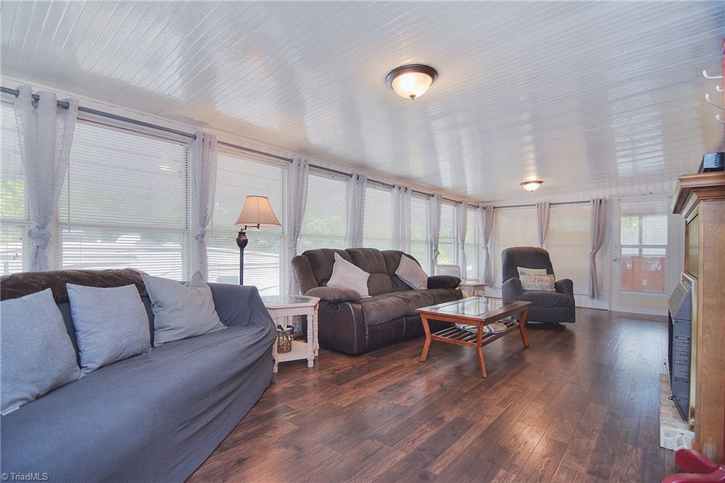 Photo 4 of 44 of 140 Pier Avenue mobile home