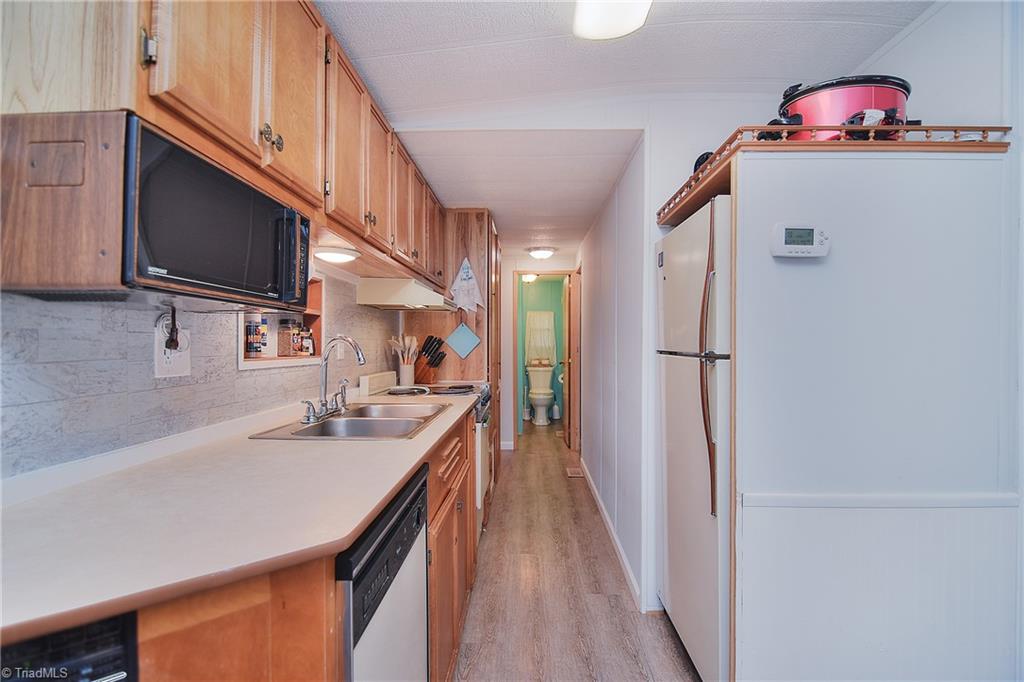 Photo 10 of 44 of 140 Pier Avenue mobile home