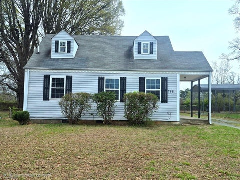 Homes For Sale - 758 Clemmonsville Circle<br/> Winston-Salem, NC 27107
