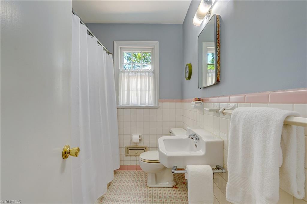 105 Forestdale Drive, Greensboro, North Carolina image 23