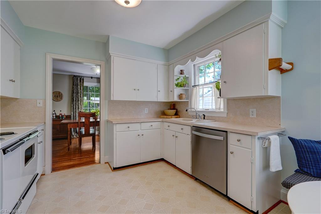 105 Forestdale Drive, Greensboro, North Carolina image 13