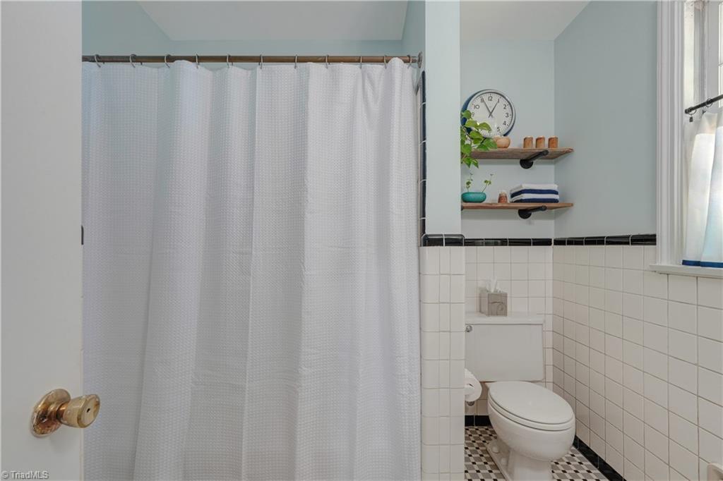105 Forestdale Drive, Greensboro, North Carolina image 18