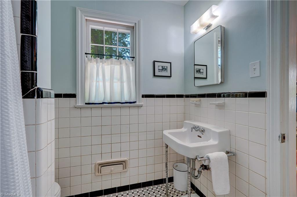 105 Forestdale Drive, Greensboro, North Carolina image 19