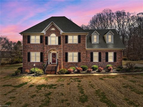 Homes For Sale - 3901 Coltswood Drive<br/> Greensboro, NC 27406