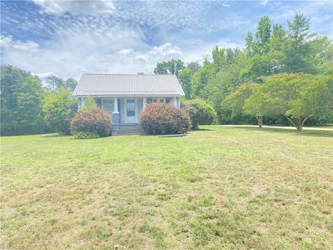 Homes For Sale - 3120 Us Highway 158<br/> Reidsville, NC 27320