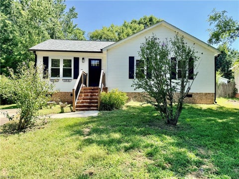 Homes For Sale - 112 Parkdale Drive<br/> Thomasville, NC 27360