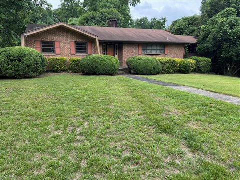 Homes For Sale - 1206 Bridgepoint Road<br/> Greensboro, NC 27405