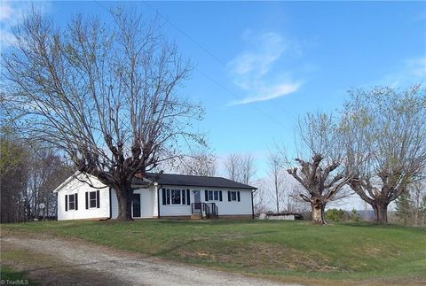 Homes For Sale - 1065 Dallas King Road<br/> Westfield, NC 27053