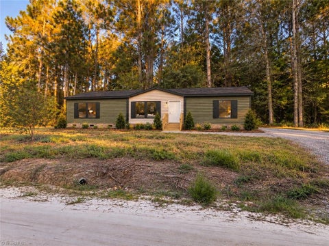 Mobile Home For Sale - 486 Scuppernong Circle<br/> Brunswick County, Bolivia, NC 28422