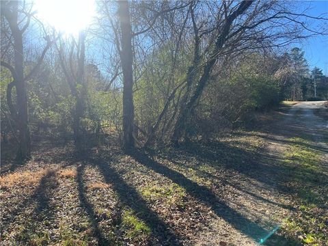 Vacant Land For Sale - 3400 Herron Point<br/> High Point, NC 27265