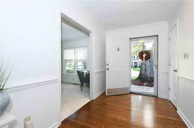 5015 Windermere Drive, photo 4 of 41