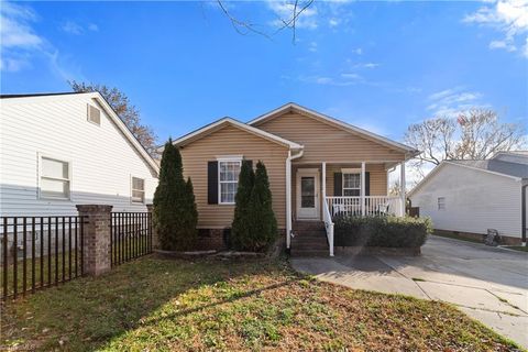 Homes For Sale - 1021 Asheboro Street<br/> High Point, NC 27260