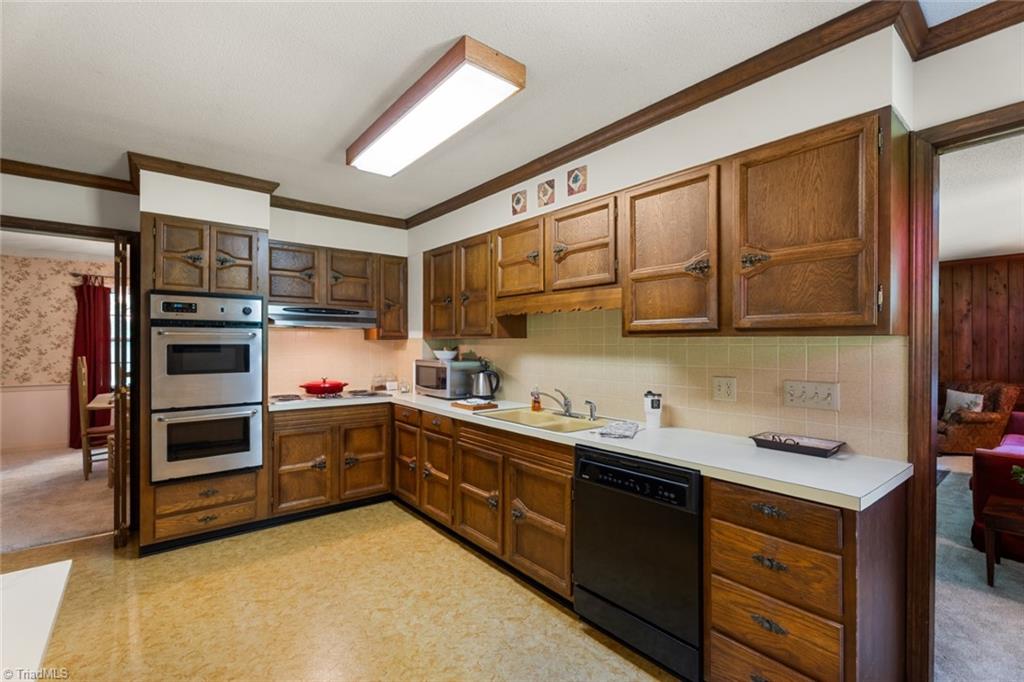 Winston-Salem, North Carolina 27103, United States, 3 Bedrooms Bedrooms, ,3 BathroomsBathrooms,Residential,Active,102503