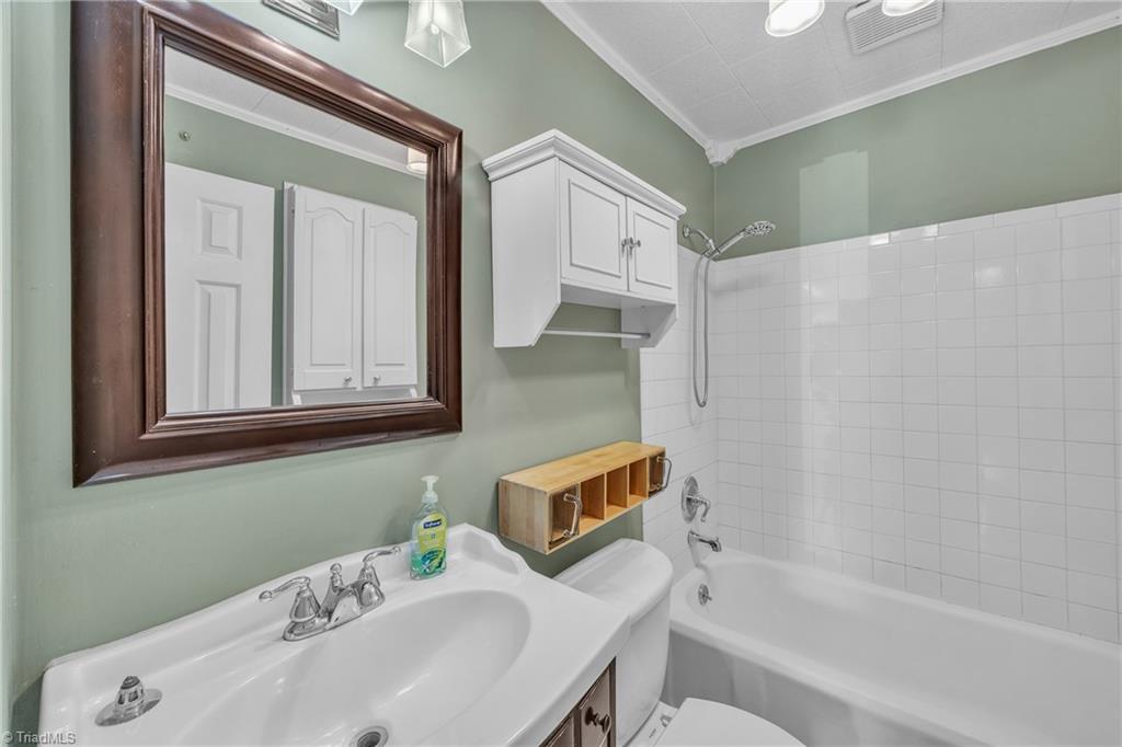 307 S Key Street, Pilot Mountain, North Carolina image 20