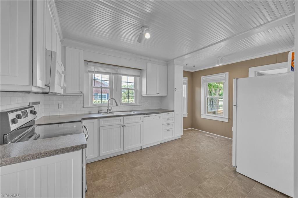 307 S Key Street, Pilot Mountain, North Carolina image 11