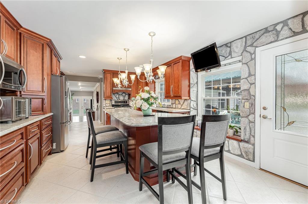 4407 Oak Hollow Drive