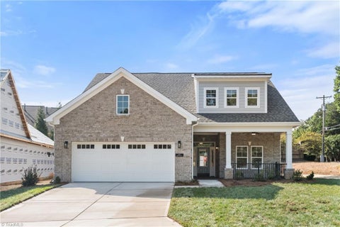 Homes For Sale - 3667 Grey Oaks Court<br/> Winston-Salem, NC 27104