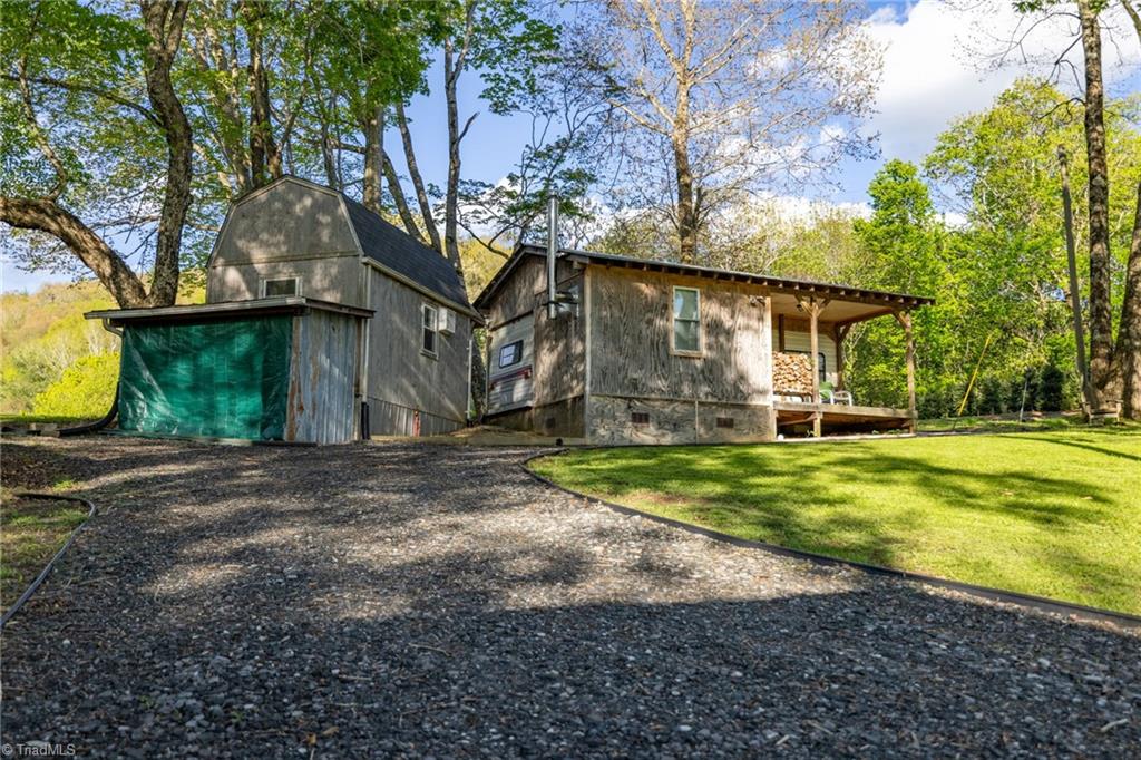 752 Mud Creek Road, Lansing, North Carolina image 4