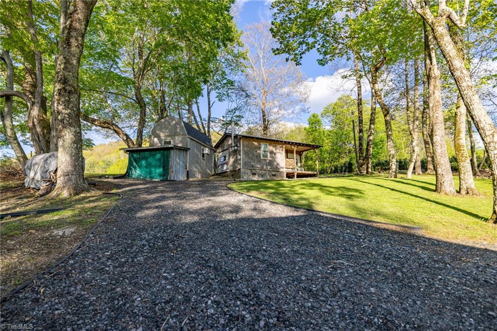 752 Mud Creek Road, Lansing, North Carolina image 5