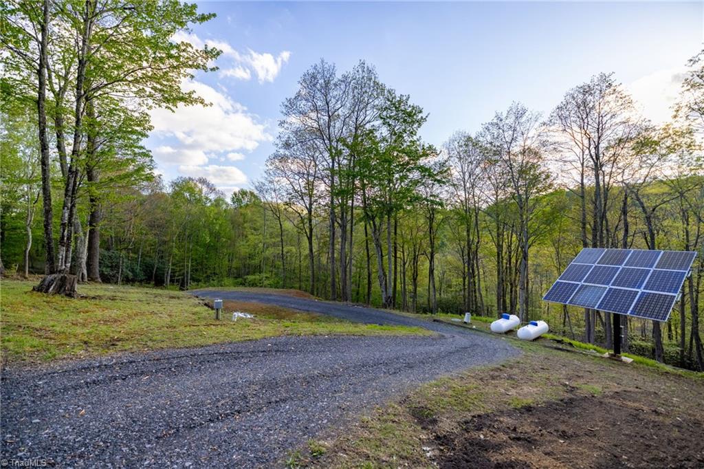752 Mud Creek Road, Lansing, North Carolina image 9