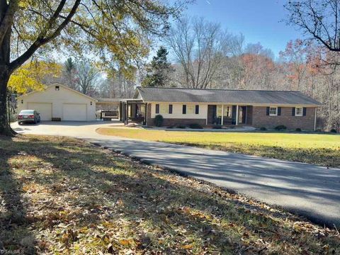 A home in Roaring River