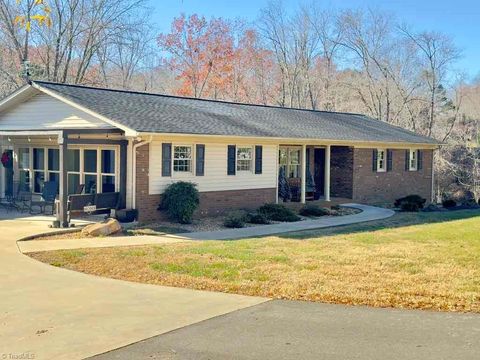 A home in Roaring River