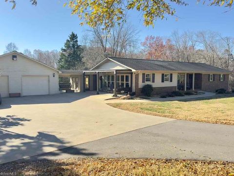 A home in Roaring River