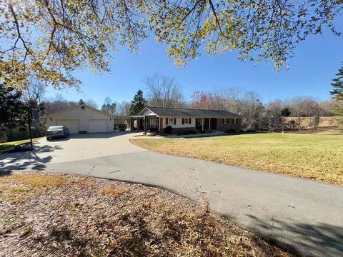 A home in Roaring River