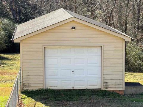 A home in Roaring River