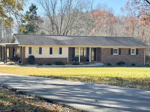 A home in Roaring River