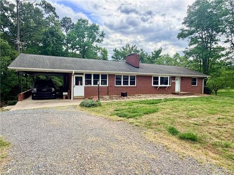 Homes For Sale - 3500 E Old Us Highway 421 Hwy<br/> Yadkinville, NC 27055
