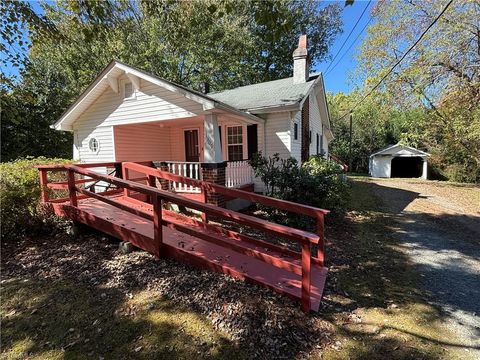 1309 Pleasant View Drive Winston-Salem NC 27105