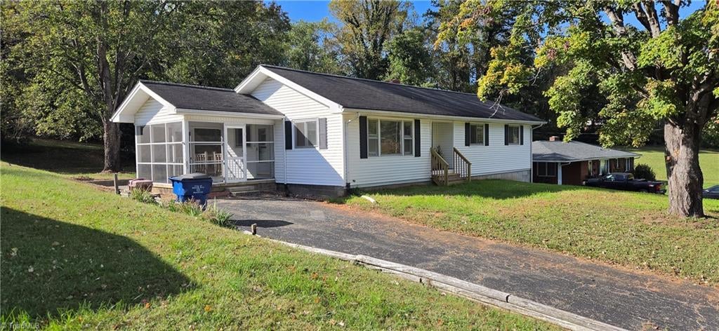 Photo of 1811 Gwyn Street, Mount Airy, NC 27030 (MLS # 1239310)