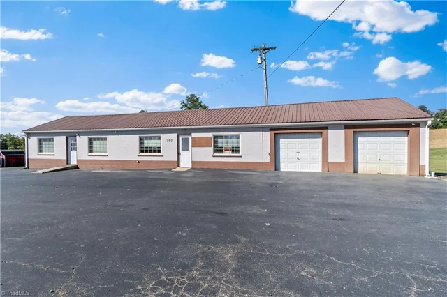 1760 Poplar Springs Road, photo 2 of 32
