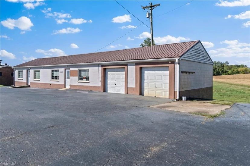 1760 Poplar Springs Road, photo 1 of 32