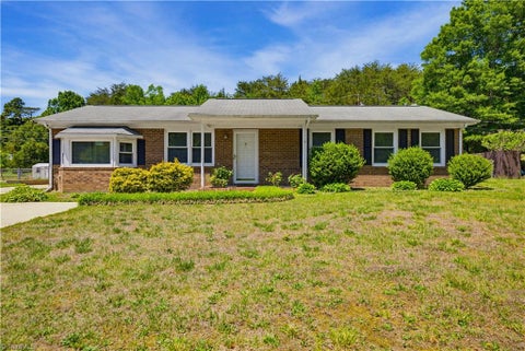 Homes For Sale - 8933 Ambridge Drive<br/> Kernersville, NC 27284