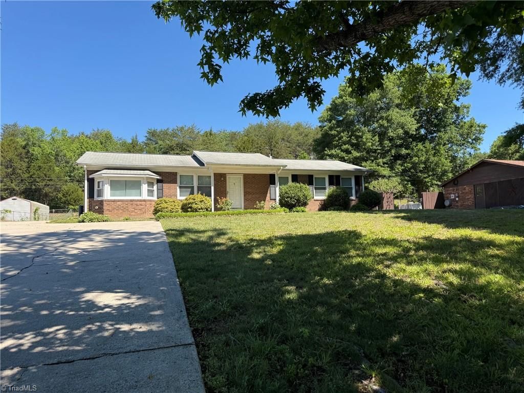 Photo of 8933 Ambridge Drive, Kernersville, NC 27284 (MLS # 1218484)