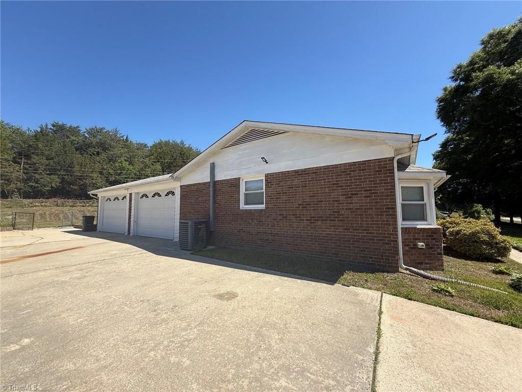 Photo of 8933 Ambridge Drive, Kernersville, NC 27284 (MLS # 1218484)