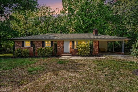 Homes For Sale - 371 Sharon School Road<br/> Statesville, NC 28677