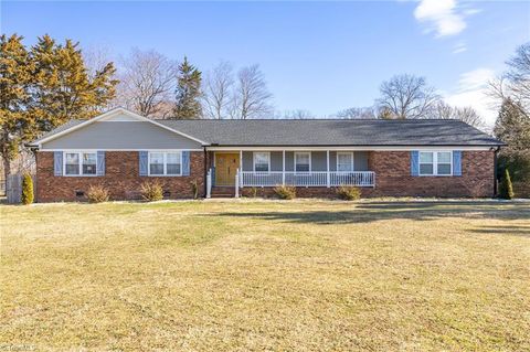 Homes For Sale - 2116 Penny Road<br/> High Point, NC 27265