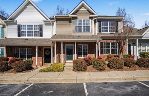 Townhouse For Sale - 140 Tannenbaum Circle<br/> Greensboro, NC 27410