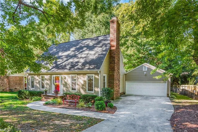 514 Edinburgh Drive, photo 2 of 30