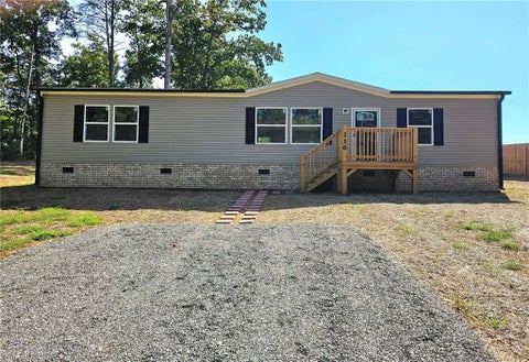 Mobile Home For Sale - 116 Brookfield Drive<br/> Mount Airy, NC 27030