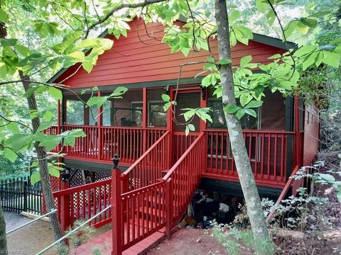 Homes For Sale - 582 Deer Crossing Lane<br/> Lenoir, NC 28645