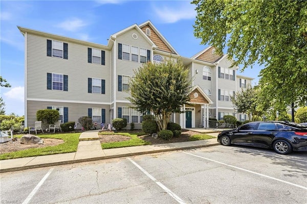 6105 HEDGECOCK CIR APT 2B, HIGH POINT, NC 27265 - Image 2c458e5b120d0d4dc9c247af2bc447e2/3381932554