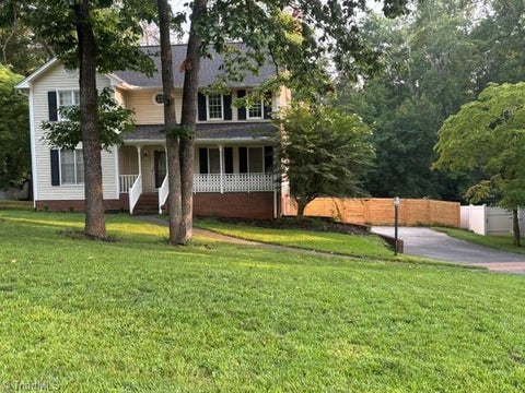 Homes For Sale - 2089 Pembrooke Forest Drive<br/> Winston-Salem, NC 27106