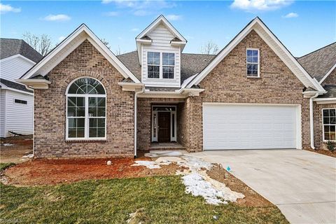 Townhouse For Sale - 19 Asher Lane<br/> Greensboro, NC 27455