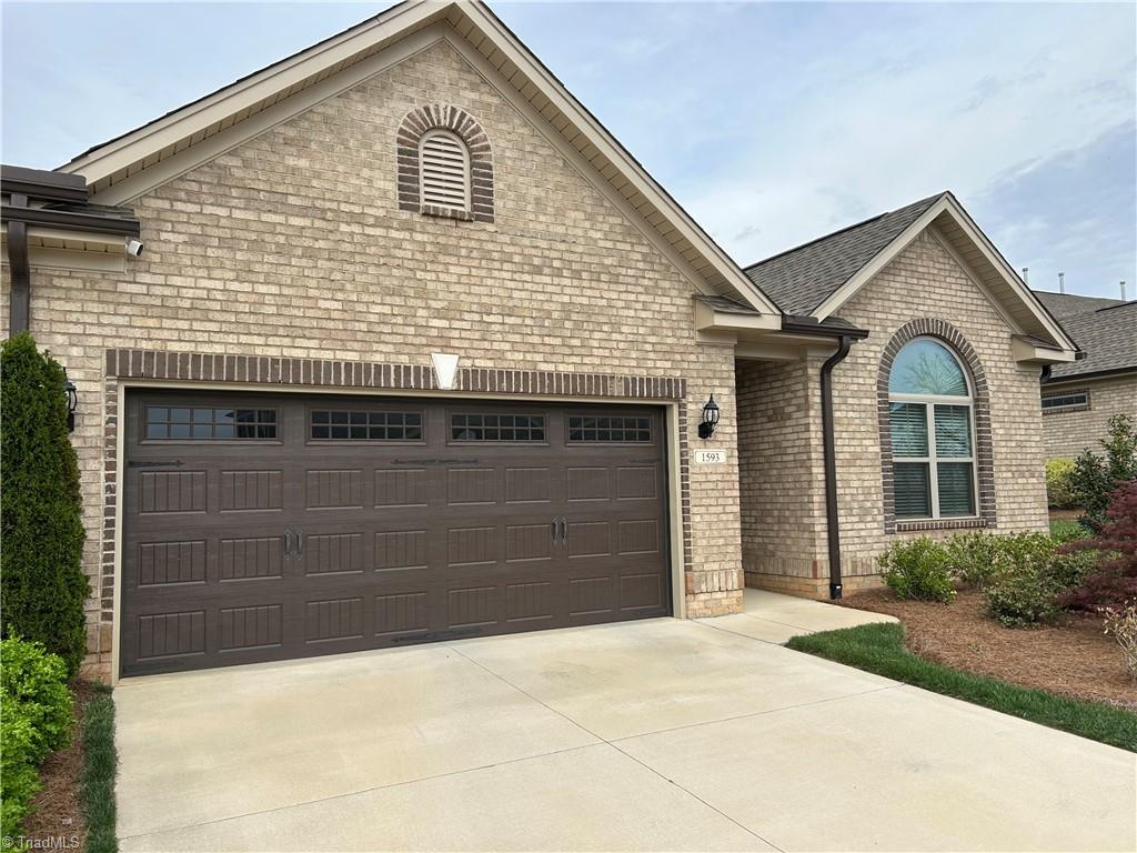 1593 Oakbluffs Drive, Colfax, North Carolina image 1