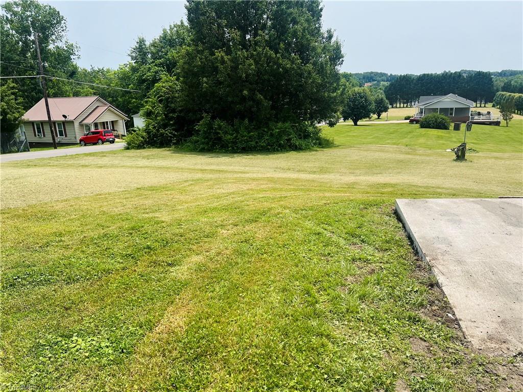 1406 E Pine Street, Mount Airy, North Carolina image 8