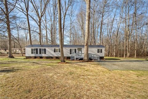 Homes For Sale - 195 Sonora Drive<br/> Davie County, Advance, NC 27006